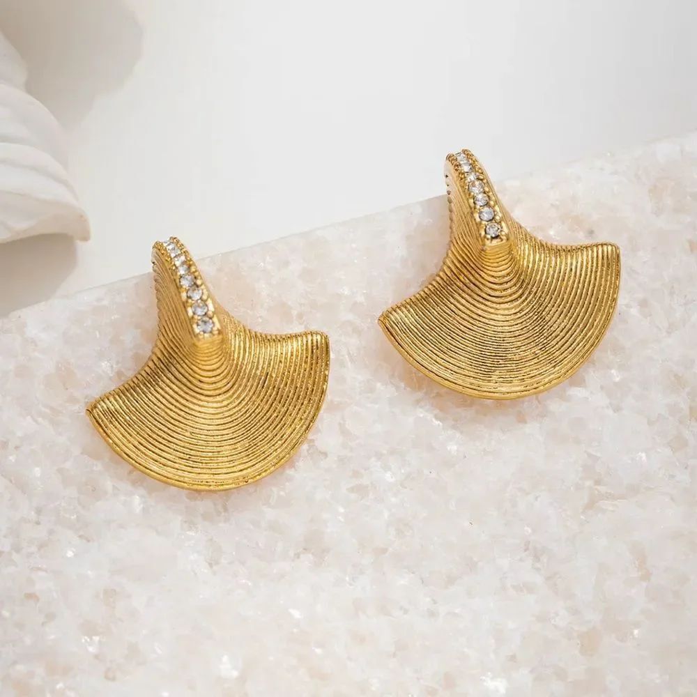 vintage style earrings A276